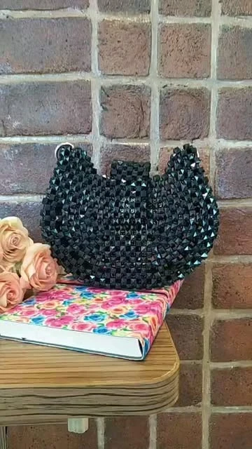 کیف نیم دایره ای بسیار جادار و شیک و قابل سفارش در رنگ‌بندی