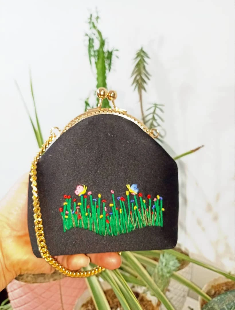 کیف گلدوزی شده