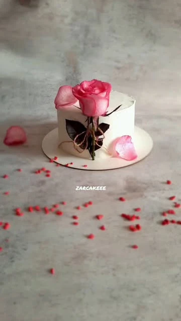 کیک رزوانیلی با خامه شکلاتی وزن یک کیلو