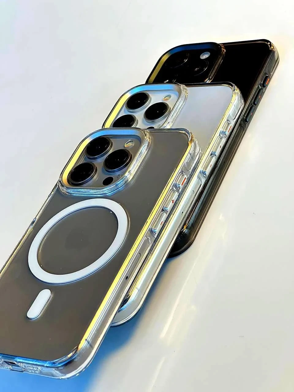 گارد ضدضربه اورجینال METAL MAG مناسب برای آیفون 16Pro ( بدون تغییر رنگ )