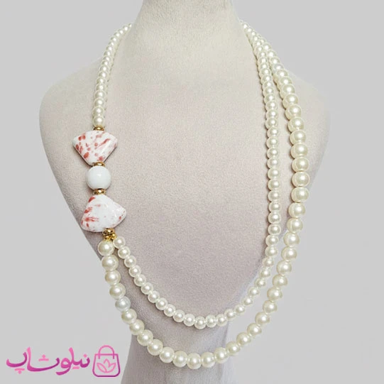 گردنبند زنانه دستساز برند N&SH مدل پاپیون با طرح مروارید دولاین کد 400