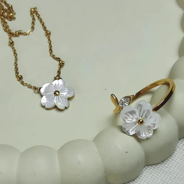 گردنبند صدف طبیعی