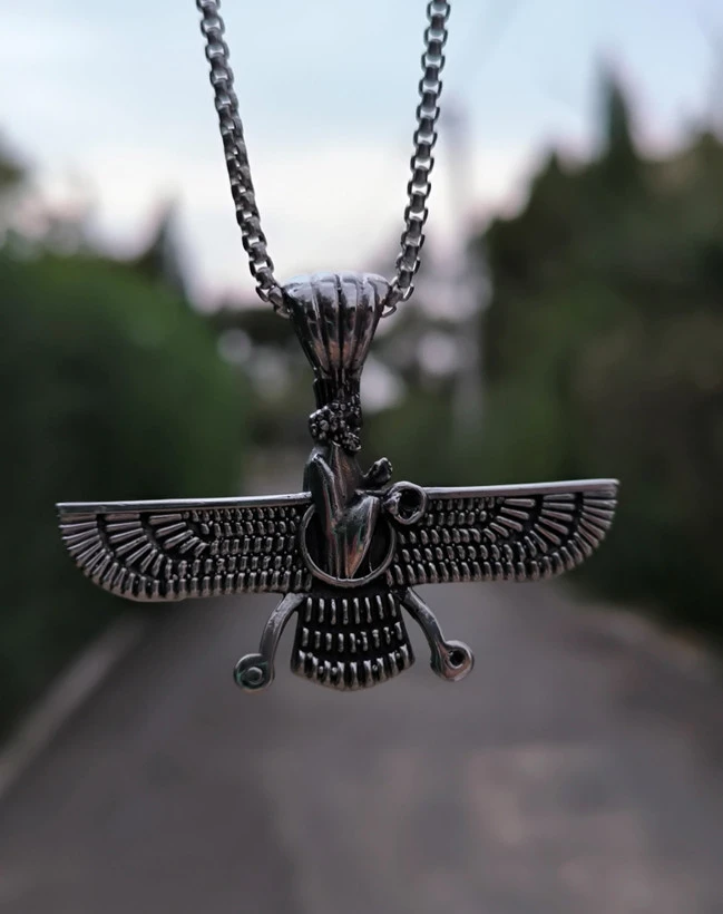 گردنبند فروهر