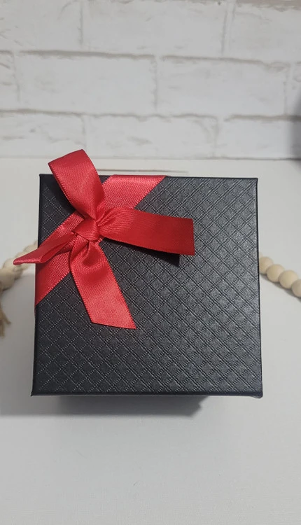 گردنبند مروارید عشق همراه باکس گل معطر و جعبه متحرک