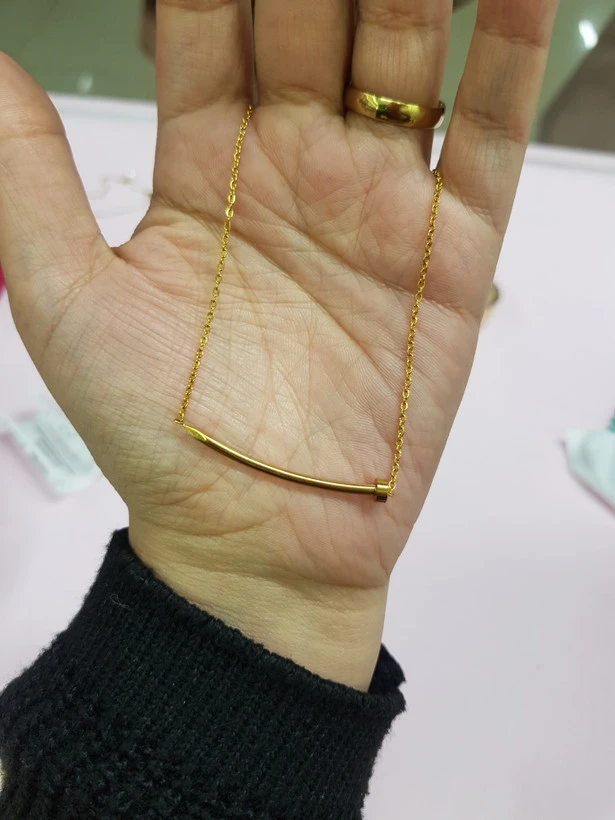 گردنبند میخی