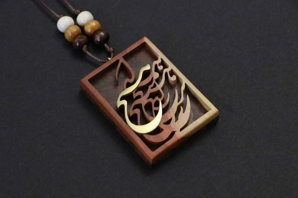 گردنبند چوبی دست ساز طرح هیچ