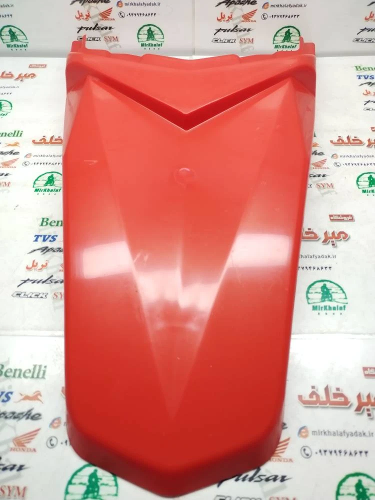 گلگیر (قاب کاور فلاپ دمی) بالای روی چراغ خطر عقب موتور تریل روان قرمز