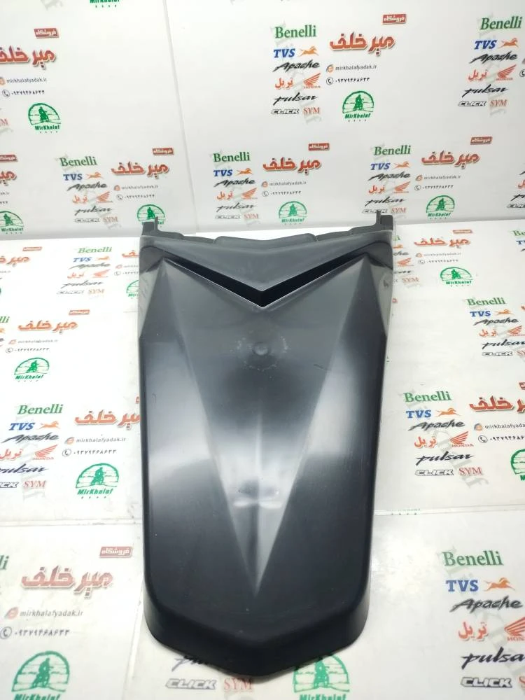 گلگیر (قاب کاور فلاپ دمی) بالای روی چراغ خطر عقب موتور تریل روان مشکی
