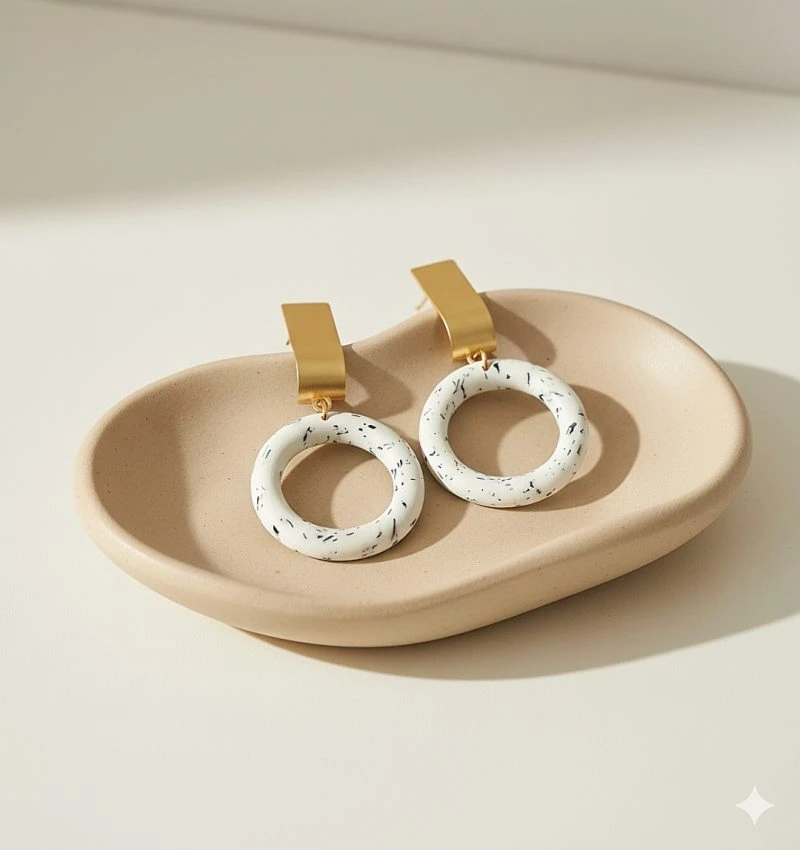 گوشواره آویز حلقه‌ای مرمرین و طلایی