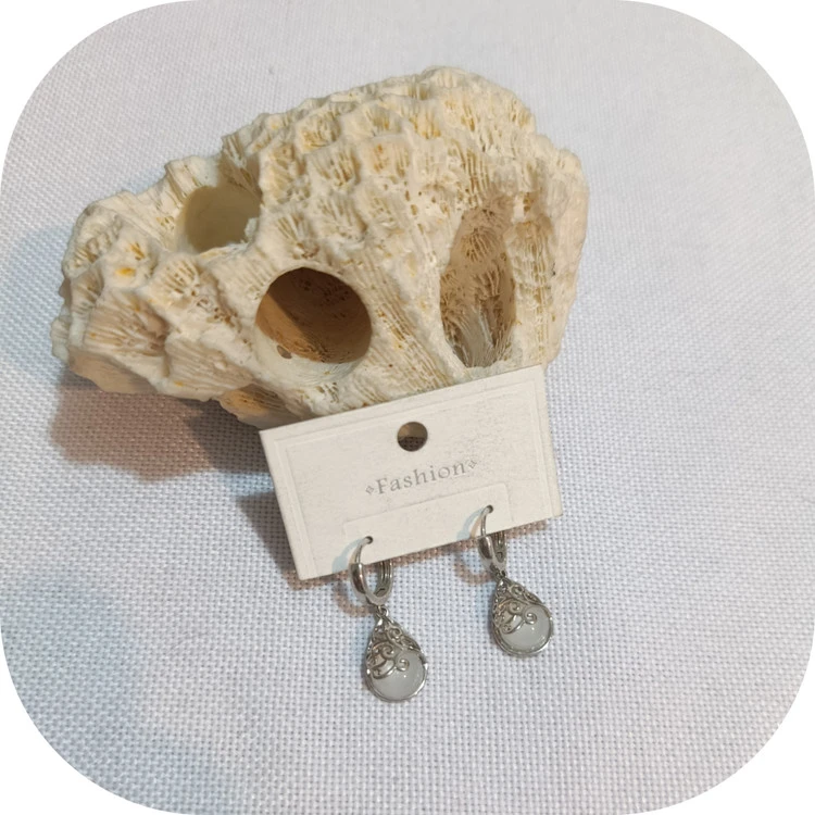 گوشواره طرح سنگ آویزدار رنگ ثابت