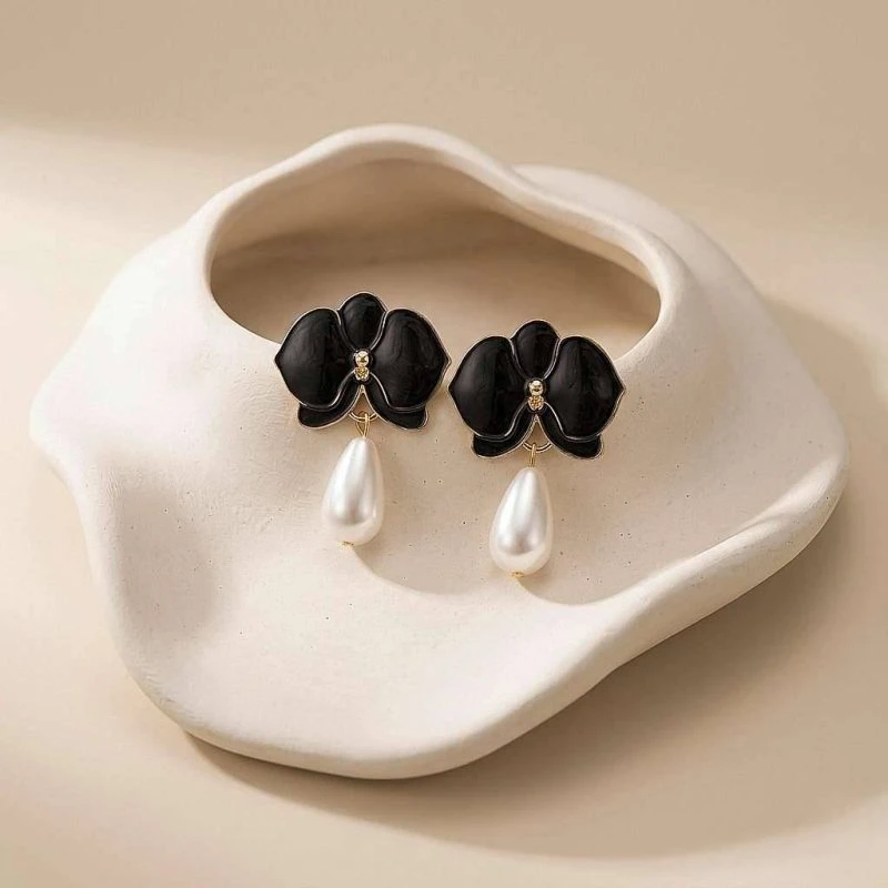 گوشواره مرواریدی اشکی