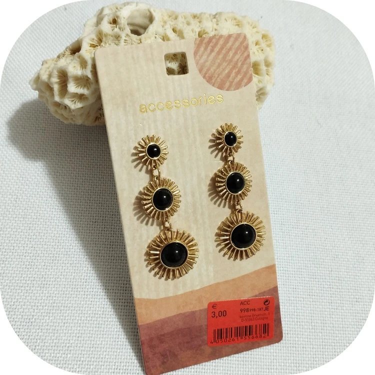 گوشواره میخی طرح سنگ و طلا برند accessories