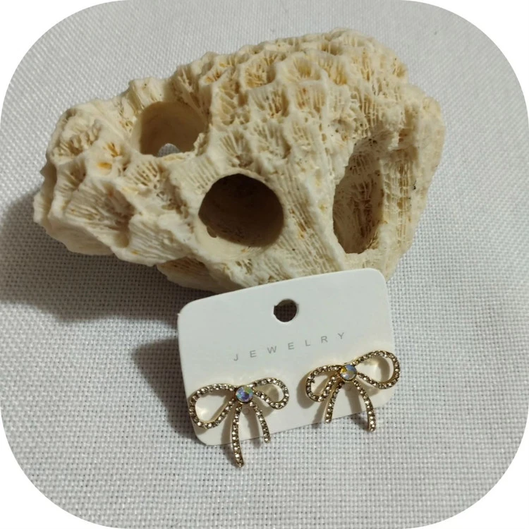 گوشواره میخی طرح پاپیون نگیندار