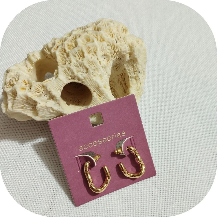گوشواره نیم حلقه طرح طلا برند accessories