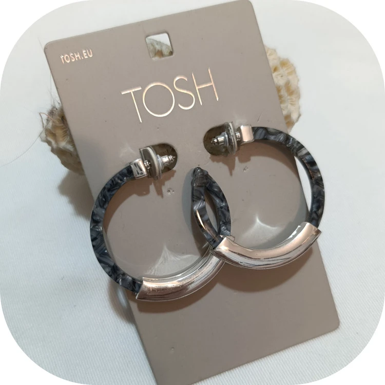 گوشواره نیم حلقه طرح پلنگی تک رنگ برند tosh