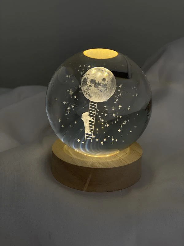 گوی کریستالی طرح فضانورد AstroGlow