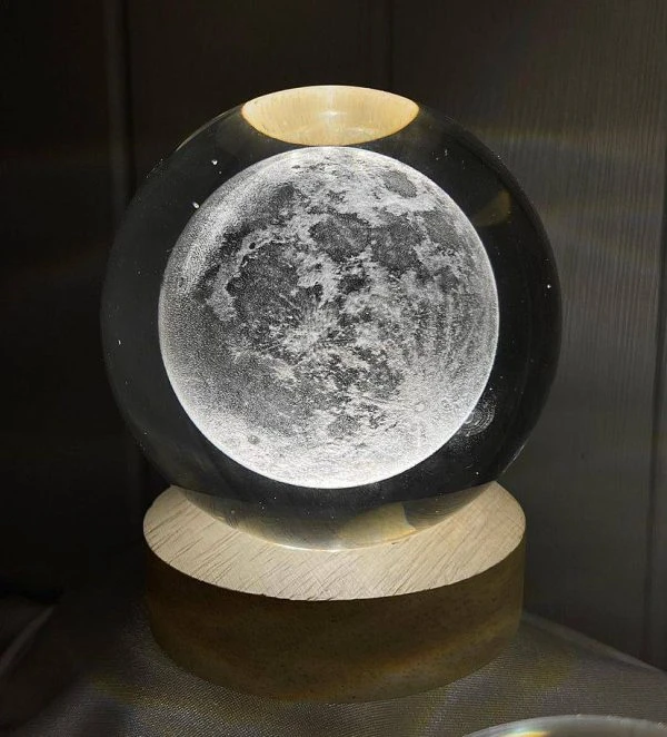گوی کریستالی طرح ماه moon crystal